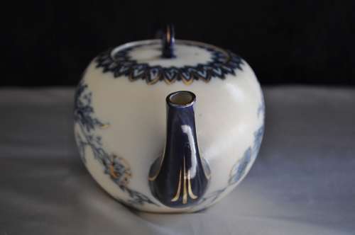 Doulton Burslem Tea Pot.  U S Pattern 314002.  (1891-1902)