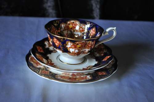 Royal Albert "Heirloom"  Trio