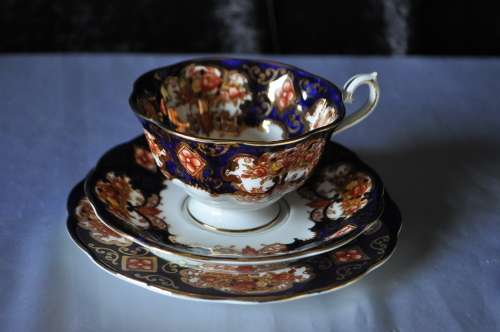 Royal Albert "Heirloom" Trio