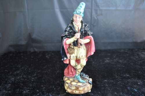 Royal Doulton Figurine `The Pied Piper` HN 2102.
