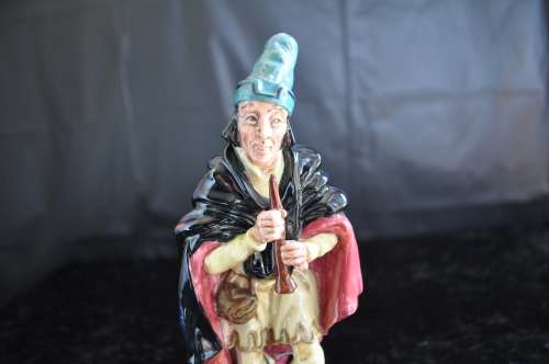 Royal Doulton Figurine `The Pied Piper` HN 2102.