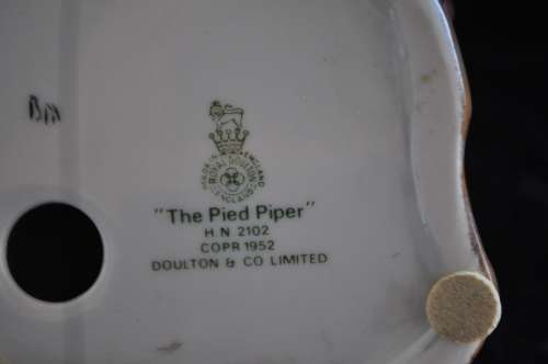 Royal Doulton Figurine `The Pied Piper` HN 2102.