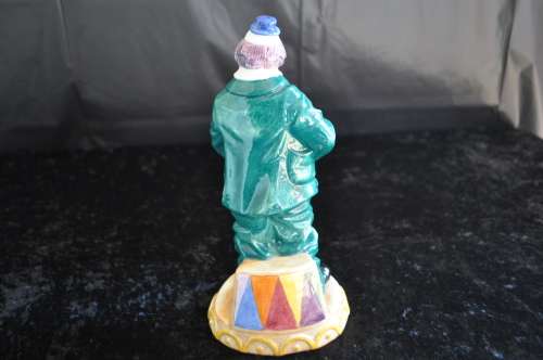 Royal Doulton Figurine `Will He - Won't He` HN 3275.