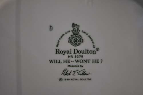 Royal Doulton Figurine `Will He - Won't He` HN 3275.
