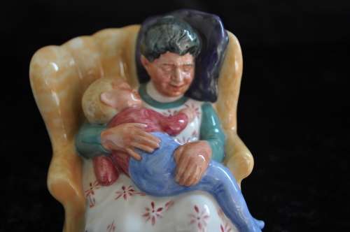 Royal Doulton "Sweet Dreams" HN 2380