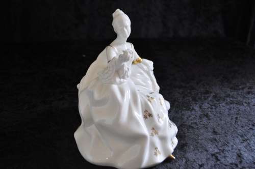 Royal Doulton Figurine `Antoinette` HN 2326