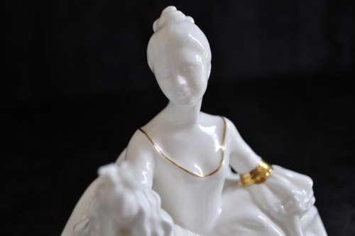 Royal Doulton Figurine `Antoinette` HN 2326