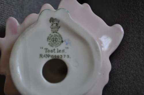 Royal Doulton Figurine "Toot les" HN 1680