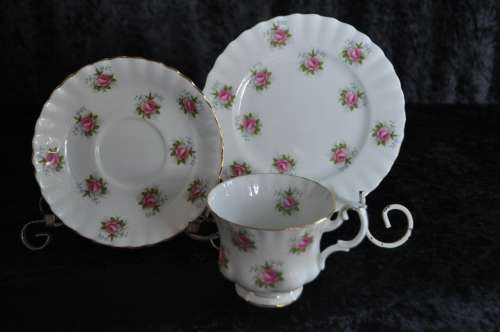 Royal Albert "Forget-Me-Not" Rose Trio