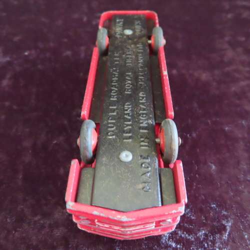 Dinky Toys Duple Roadmaster Leyland Royal Tiger 282 --  No Box.