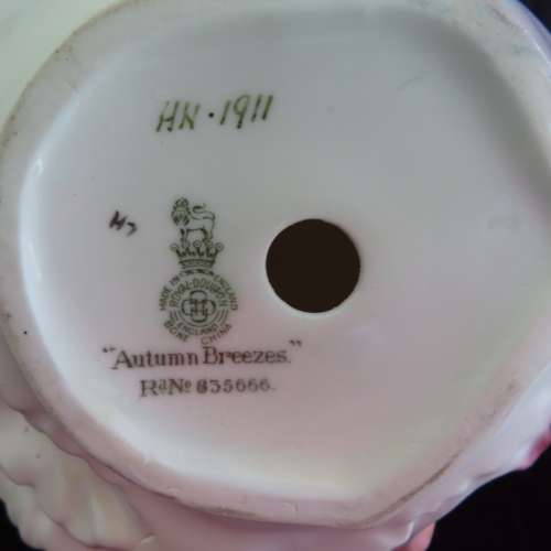 Royal Doulton Figurine Autumn Breezes HN 1911