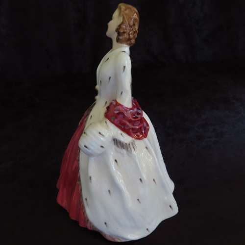 Royal Doulton Figurine "The Ermine Coat" HN 1981