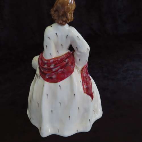 Royal Doulton Figurine "The Ermine Coat" HN 1981