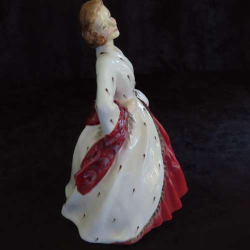 Royal Doulton Figurine "The Ermine Coat" HN 1981