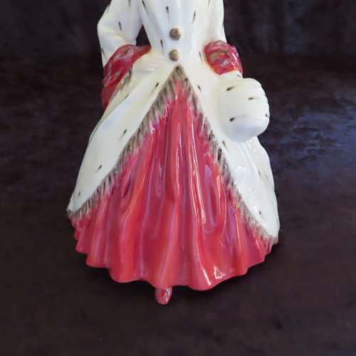 Royal Doulton Figurine "The Ermine Coat" HN 1981