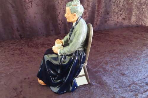 Royal Doulton Figurine `The Cup Of Tea` HN 2322