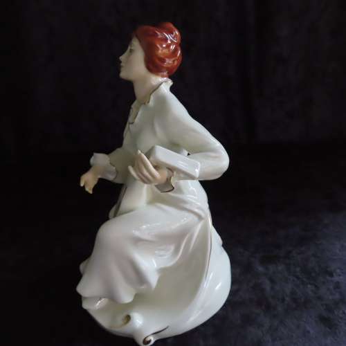 Royal Doulton Figurine The Enchantment Collection `Serenade` HN 2753