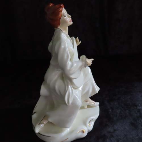 Royal Doulton Figurine The Enchantment Collection `Serenade` HN 2753