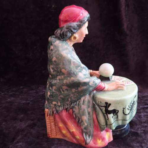 Royal Doulton Figurine "Fortune Teller" HN 2159