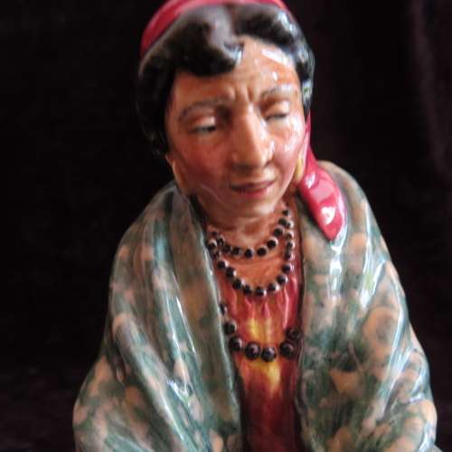Royal Doulton Figurine "Fortune Teller" HN 2159