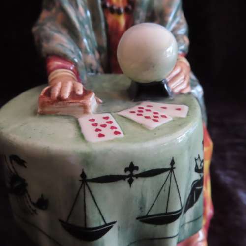Royal Doulton Figurine "Fortune Teller" HN 2159