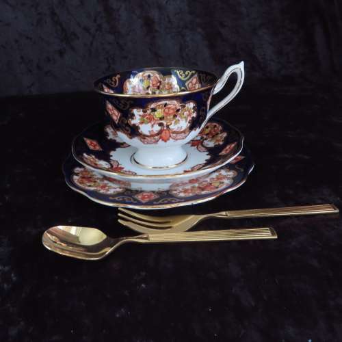Royal Albert Unnamed (Heirloom Pattern) Trio