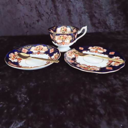 Royal Albert Unnamed (Heirloom Pattern) Trio