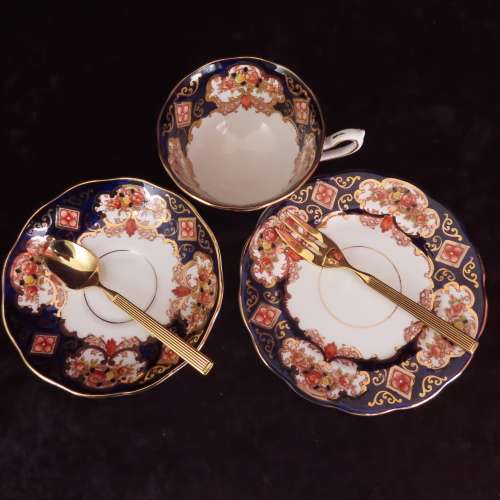 Royal Albert Unnamed (Heirloom Pattern) Trio