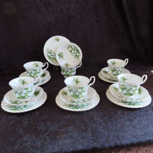 Royal Albert Trillium 21 Piece Tea Set.