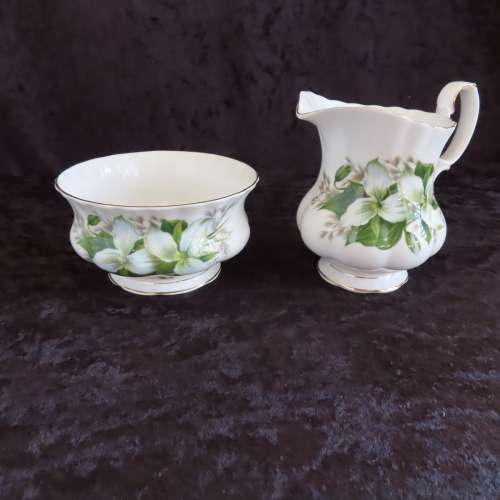 Royal Albert Trillium 21 Piece Tea Set.