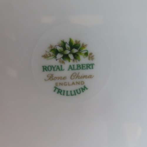 Royal Albert Trillium 21 Piece Tea Set.