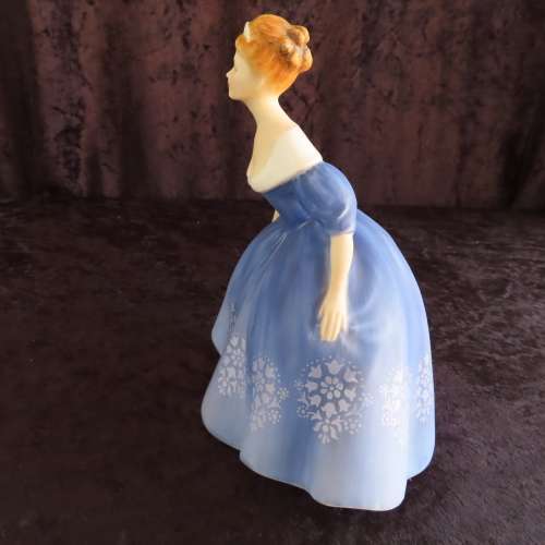 Royal Doulton Figurine "Nina" HN 2347 (Matt Finish)