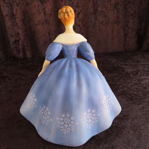 Royal Doulton Figurine "Nina" HN 2347 (Matt Finish)