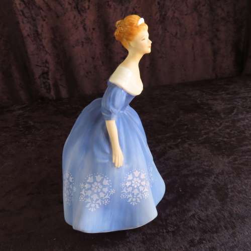 Royal Doulton Figurine "Nina" HN 2347 (Matt Finish)