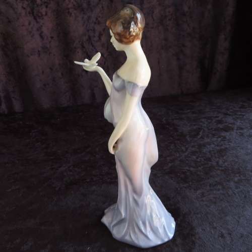 Royal Doulton Figurine `Harmony` HN 2824