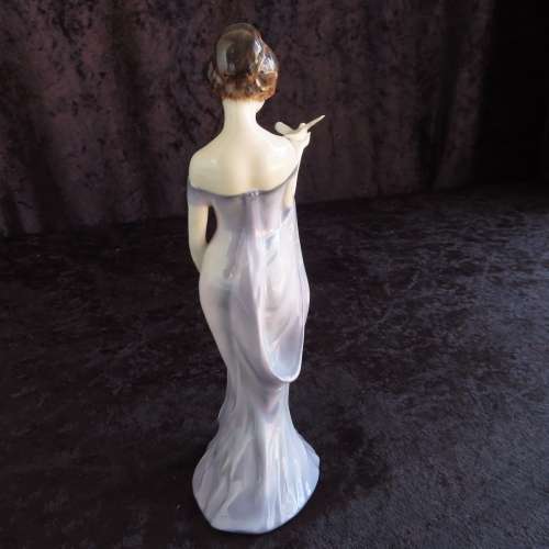 Royal Doulton Figurine `Harmony` HN 2824