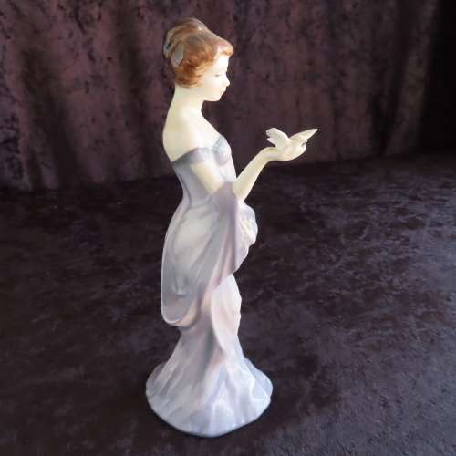 Royal Doulton Figurine `Harmony` HN 2824