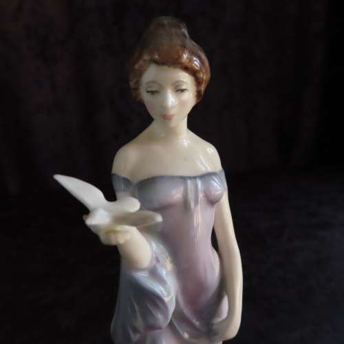 Royal Doulton Figurine `Harmony` HN 2824