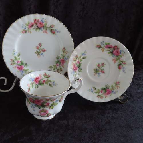 Royal Albert "Moss Rose" Trio