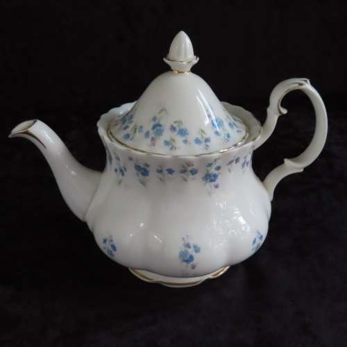 Royal Albert Memory Lane Tea For Two 10 Piece Tea Set