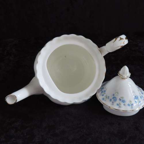 Royal Albert Memory Lane Tea For Two 10 Piece Tea Set