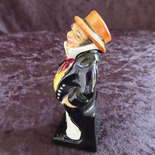 Royal Doulton Miniature Figurine `Captain Cattle` # M77