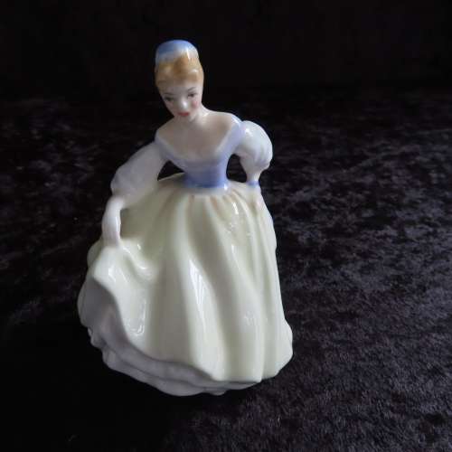 Royal Doulton Miniature Figurine `Fair Lady` HN 3216