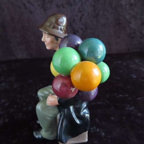 Royal Doulton Figurine `The Balloon Man` HN 1954