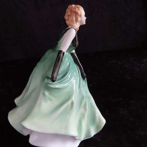 Royal Doulton Figurine "Vanessa" HN 3198