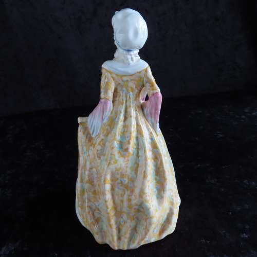 Royal Doulton Figurine "Mrs Fitzherbert" HN 2007