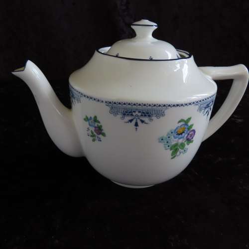 Adderleys `Arbroath` D7575 Medium Teapot