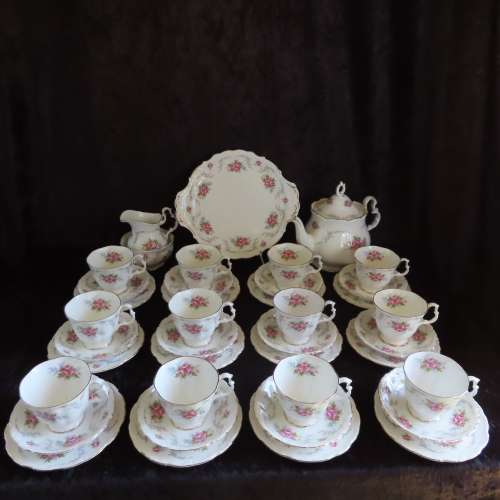 Royal Albert `Tranquillity` 40 Piece Tea Set.