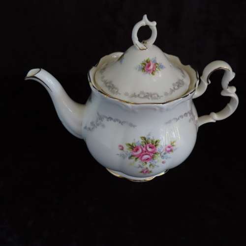 Royal Albert `Tranquillity` 40 Piece Tea Set.