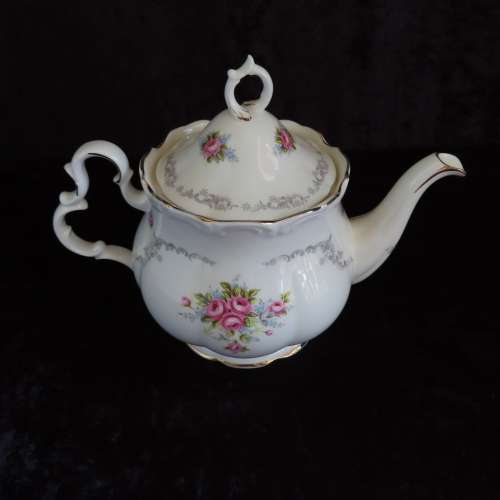 Royal Albert `Tranquillity` 40 Piece Tea Set.
